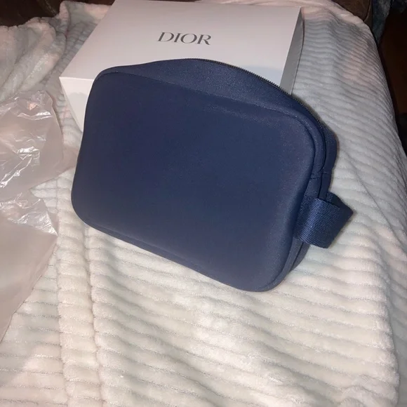 Dior Men's Deep Blue Toiletry Bag - Picture 4 of 5
